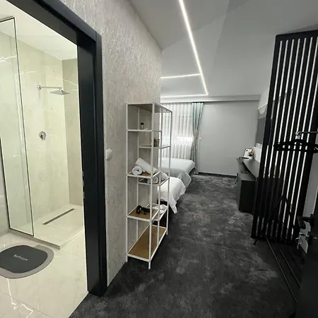 Luxury 's Velika Kladusa